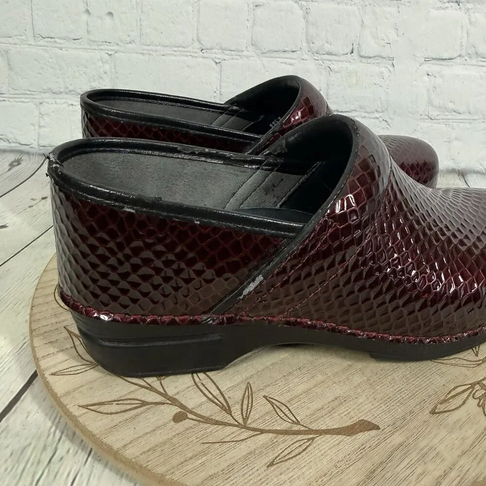 Dansko Clogs Women Size 9.5-10 US 40 EU Burgundy XP Pro Leather Slip On Shoes